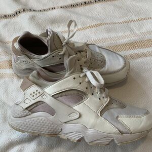 Nike Air Huarache Run Sail Fossil Stone Light Bone?
Size 8